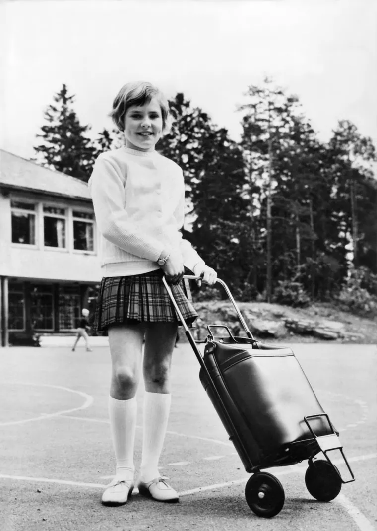 Dívka se školní taškou BECKMANN v roce 1967