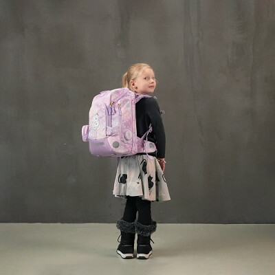 Dívka vysoká 116 cm s batohem BECKMANN Active AIR FLX