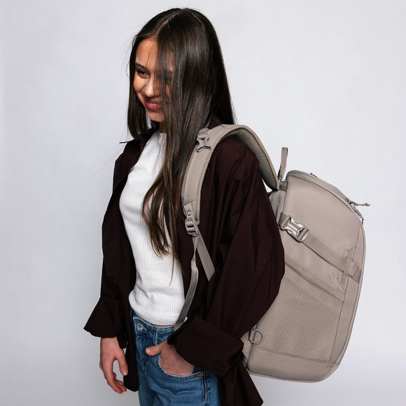 Batoh Street BOLD Warm Grey BECKMANN